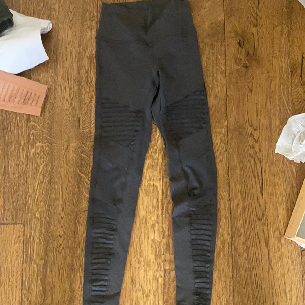 BRAND NEW ALO Leggings